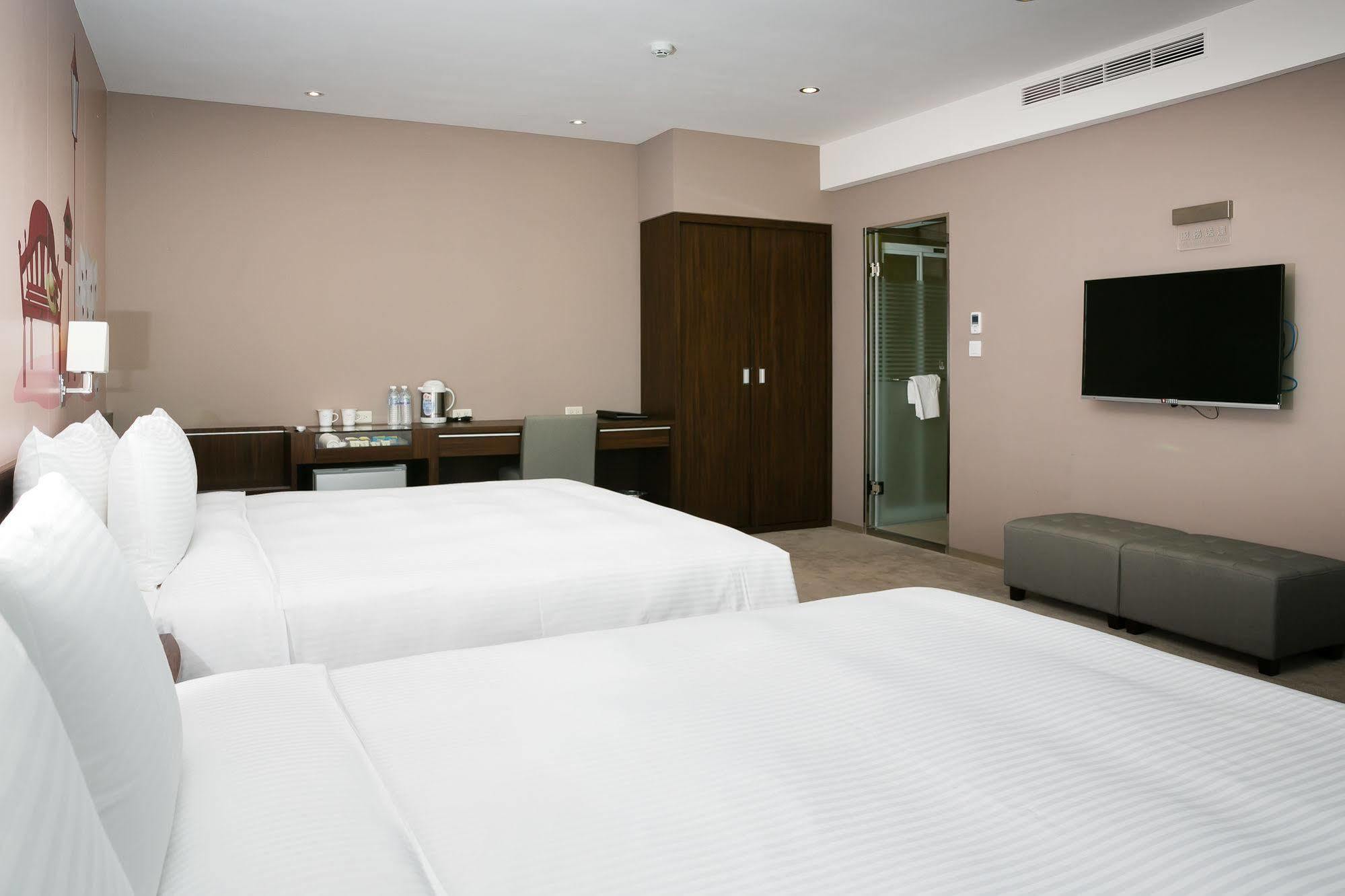 Wish Inn Hotel Kaohsiung Esterno foto