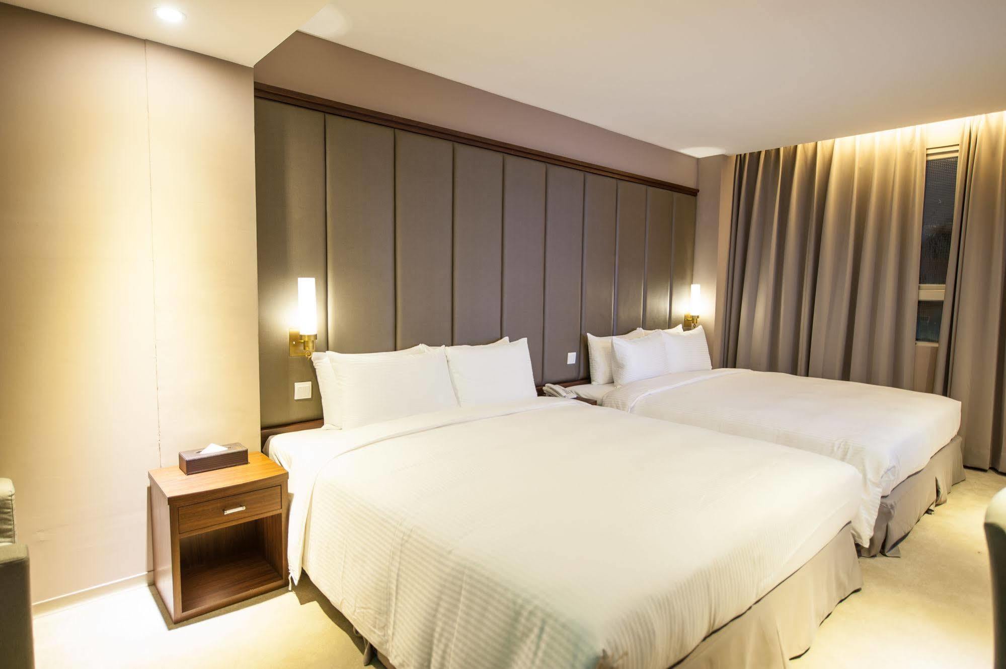 Wish Inn Hotel Kaohsiung Esterno foto